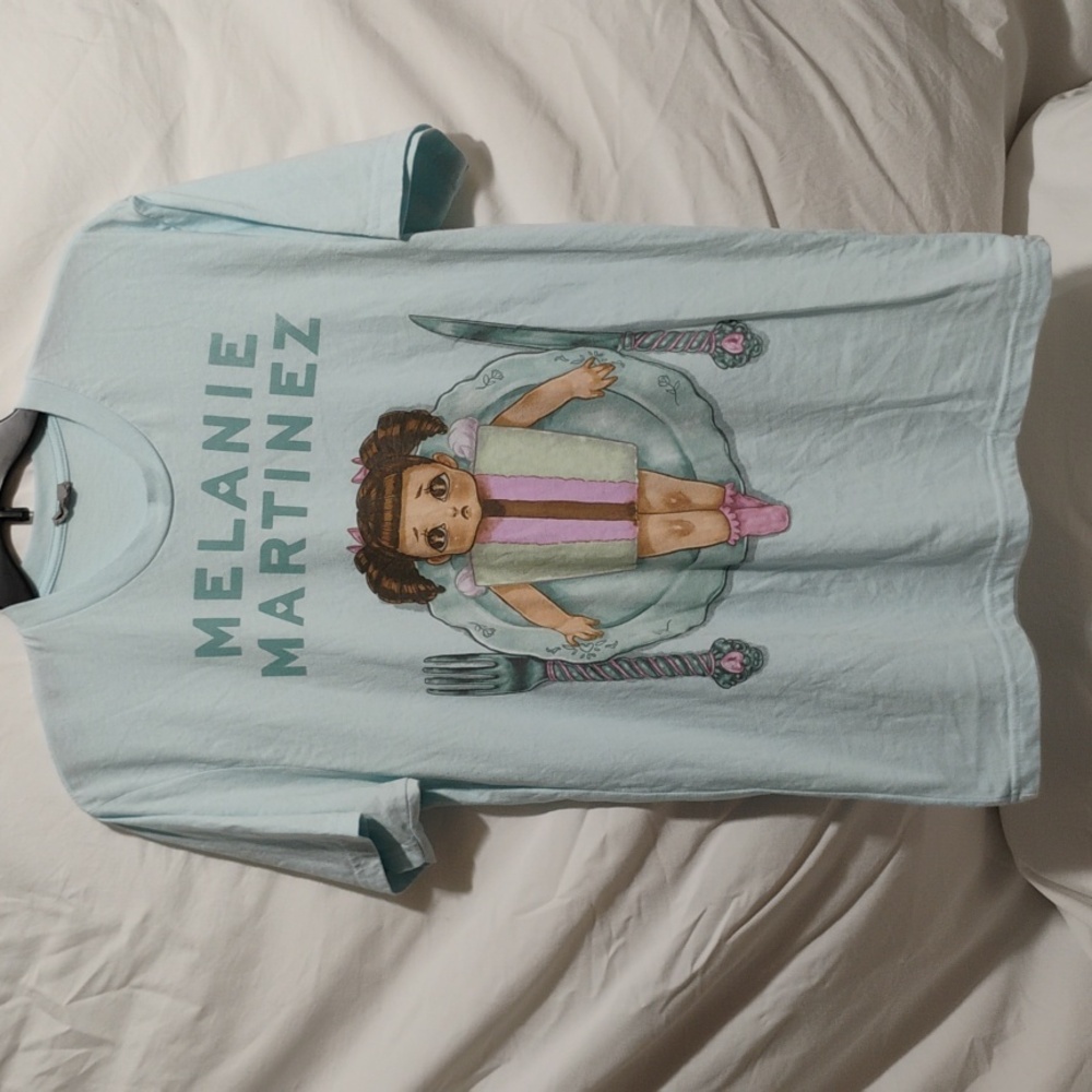 (X-67) SALE! Authentic Vintage Melanie Martinez Cake Tee Shirt Sz.M Gently Worn